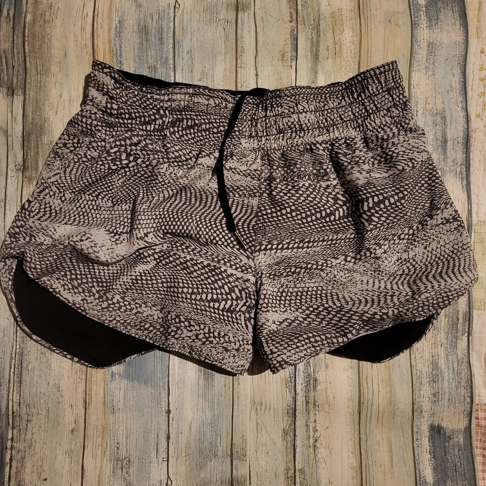 Lululemon reversible running shorts sz small perfect condition
